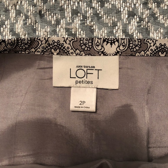 Ann Taylor Loft gray and white silk skirt size 2P - Picture 4 of 4